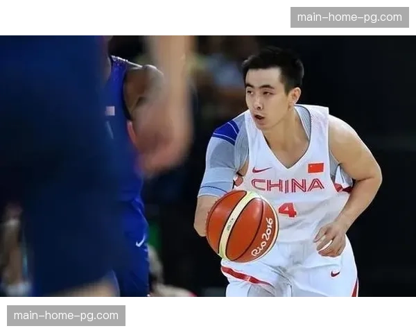 镜头捕捉：赵继伟命中压哨三分后，对着客场观众席做出“闭嘴”手势