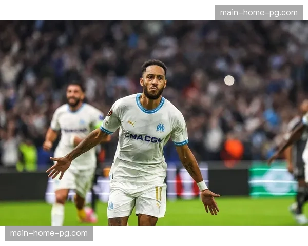 马赛主帅加图索确认，球队前锋奥巴梅杨肌肉轻微拉伤